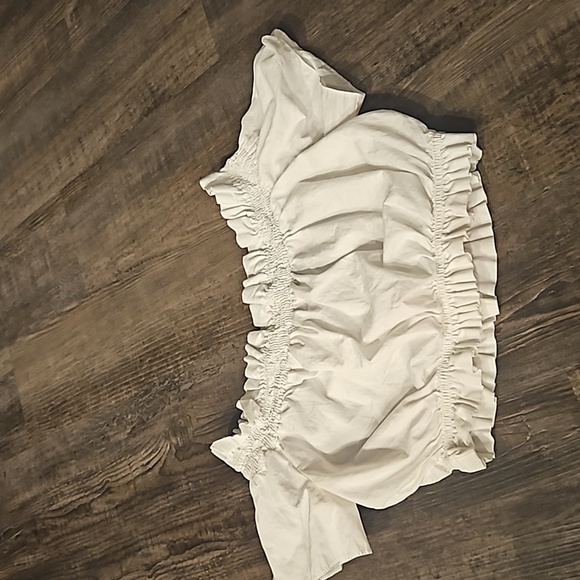 A white crop top - Picture 1 of 2